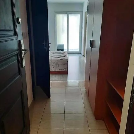 Alexandra Apartment *