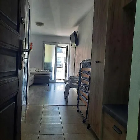 Alexandra Apartment *